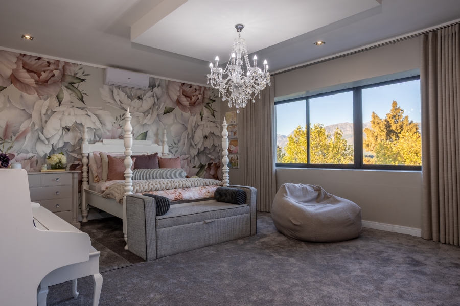 6 Bedroom Property for Sale in Winelands Western Cape